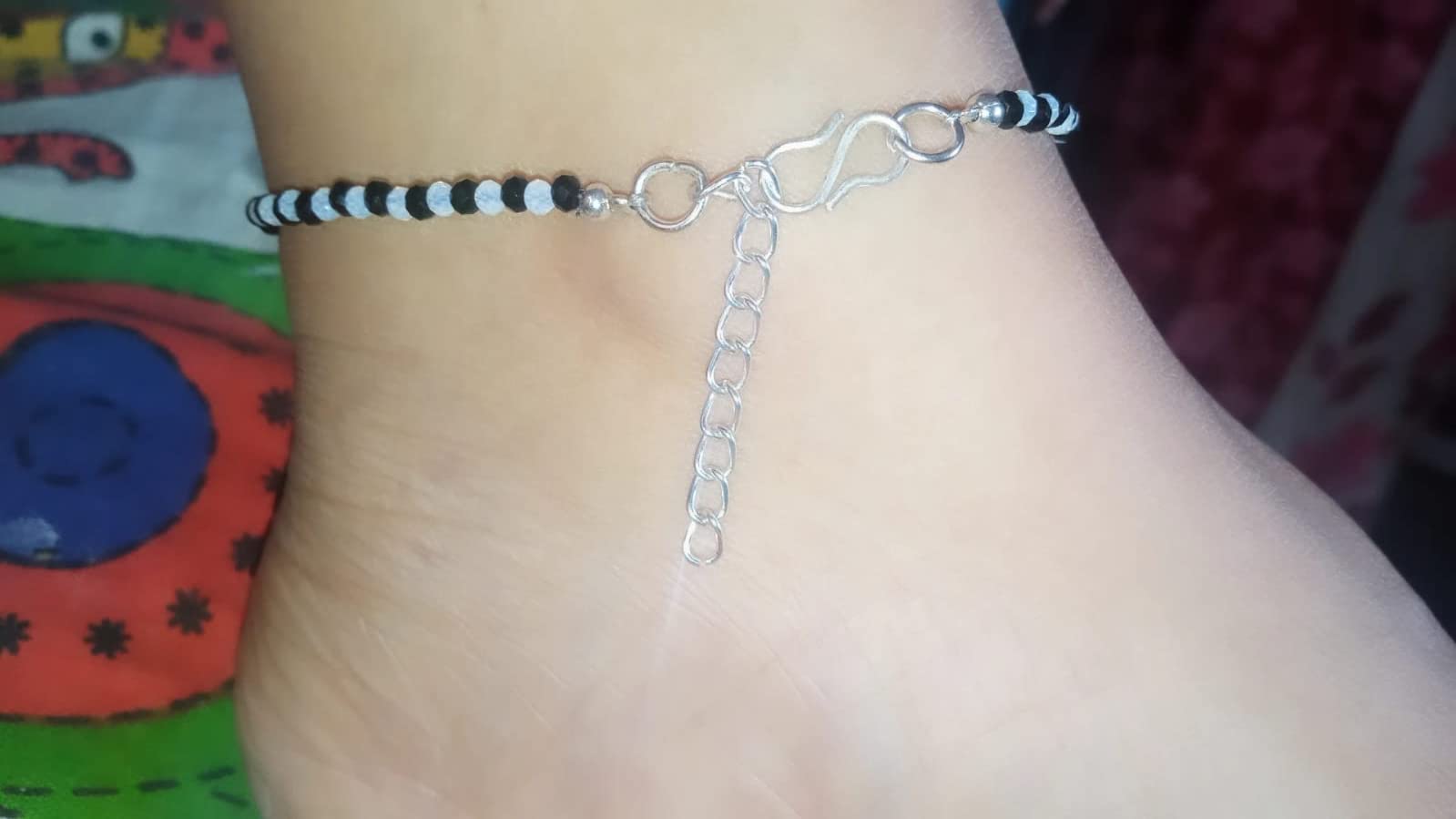 Samyuktha Tobillera hecha a mano de metal blanco plateado con cuentas negras y blancas, cadena de mal de ojo negro para mujeres o niñas | Nazariya | Payal | Nazar Battu | una sola pierna | paquete de