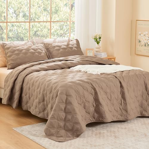 Image of Litanika King Size Quilt Bedding Set, Taupe Summer Lightweight Soft Comforter Bedspreads & Coverlets, Boho Farmhouse Bedding Cover Bed Decor All Season, 3 Pieces (1 Quilt, 2 Pillowcases)