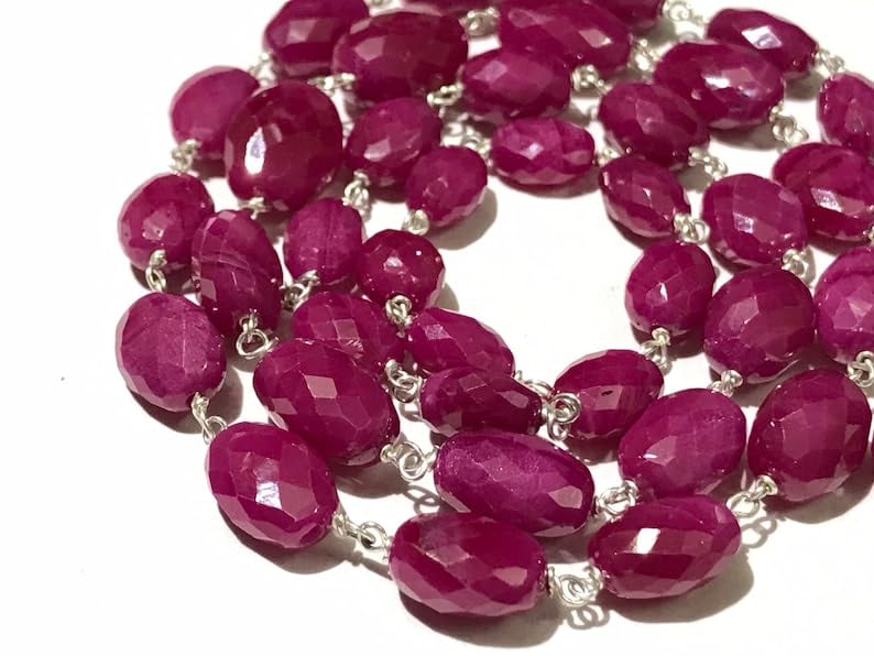 Rubis naturel perles ovales pour façonner des bijoux chargés d'histoire