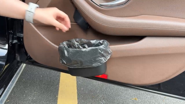 Image of Car Trash Can Mini Trash Bin Garbage Organizer with Plastic Trash Bag Automotive Small Garbage Bin for Home Office Auto Vehicle Car Door Front Back Seat Storage Accessories (clip on trash can)