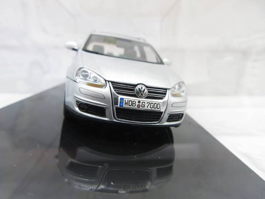 1/43 フォルクスワーゲン　VW トゥアレグ　ディーラー品　ミニカー　シルバー Amazon | ミニカー 1/43 フォルクスワーゲン 2代目トゥアレグ