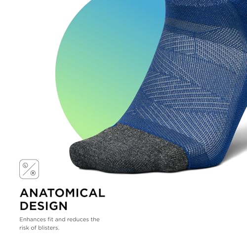 Image of Feetures Elite Light Cushion Quarter Solid - Sport Sock with Targeted Compression