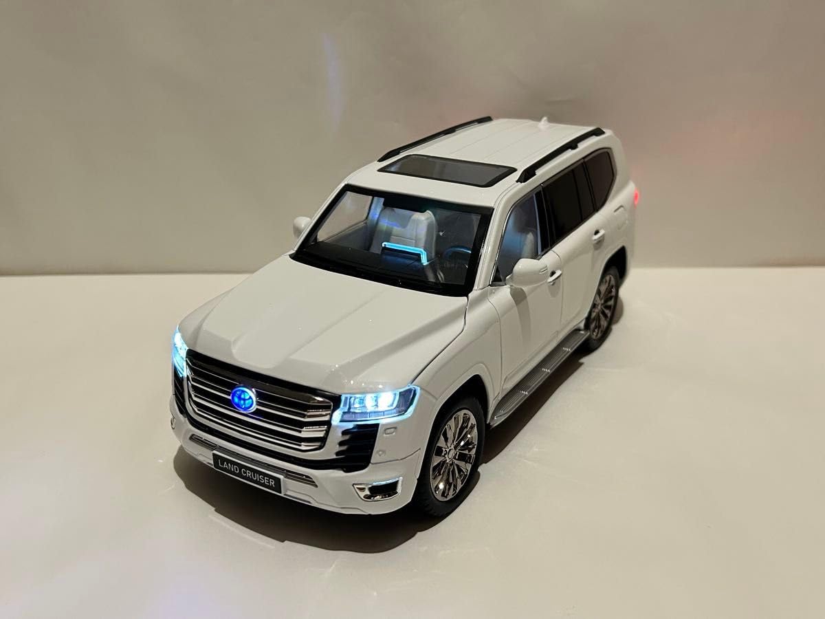 1/18 トヨタ ランドクルーザー 300 ミニカー　ランクル Amazon.co.jp: 1/18 トヨタ ランドクルーザー 300 Land Cruiser