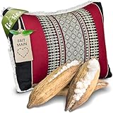 S’ASSOIR ET SE DÉTENDRE : Quoi de plus agréable qu’un coin lecture ou un sofa accueillant aménagés avec goût. Grâce aux coussins adaptés, le coin lecture devient encore plus confortable. Le coussin sofa élégant offre un rembourrage agréable pour la tête ou sert d’accoudoir. Sur le lit, comme coussin de décoration, il augmente la sensation de bien-être. Il accompagne également les asanas de yoga et soutient lors de la méditation. Le motif thaï coloré diffuse une ambiance de vacances.