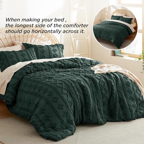 Bedsure Tufted Boho Comforter Set King Size - Emerald Green Boho Bed Set, GentleSoft™ 3 Pieces Farmhouse Shabby Chic Embroidery Bedding, Gifts for Woman, Soft Jacquard King Comforter for All Seasons