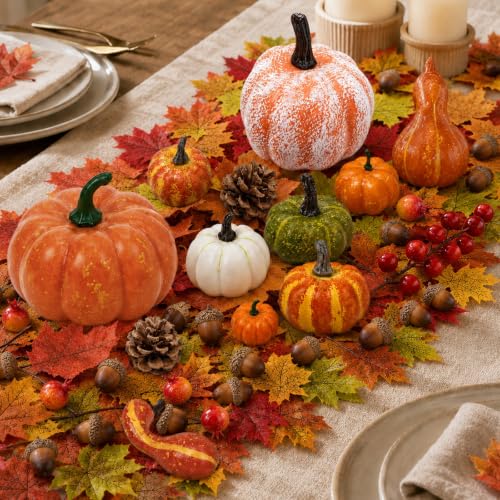 VTMJ 144 Piezas Calabazas Decorativas de Otoño Realistas, Calabazas Artificiales Decoracion con Hojas Otoño Piñas Bellotas Bayas y Granadas, para Decoración de Halloween Thanksgiving