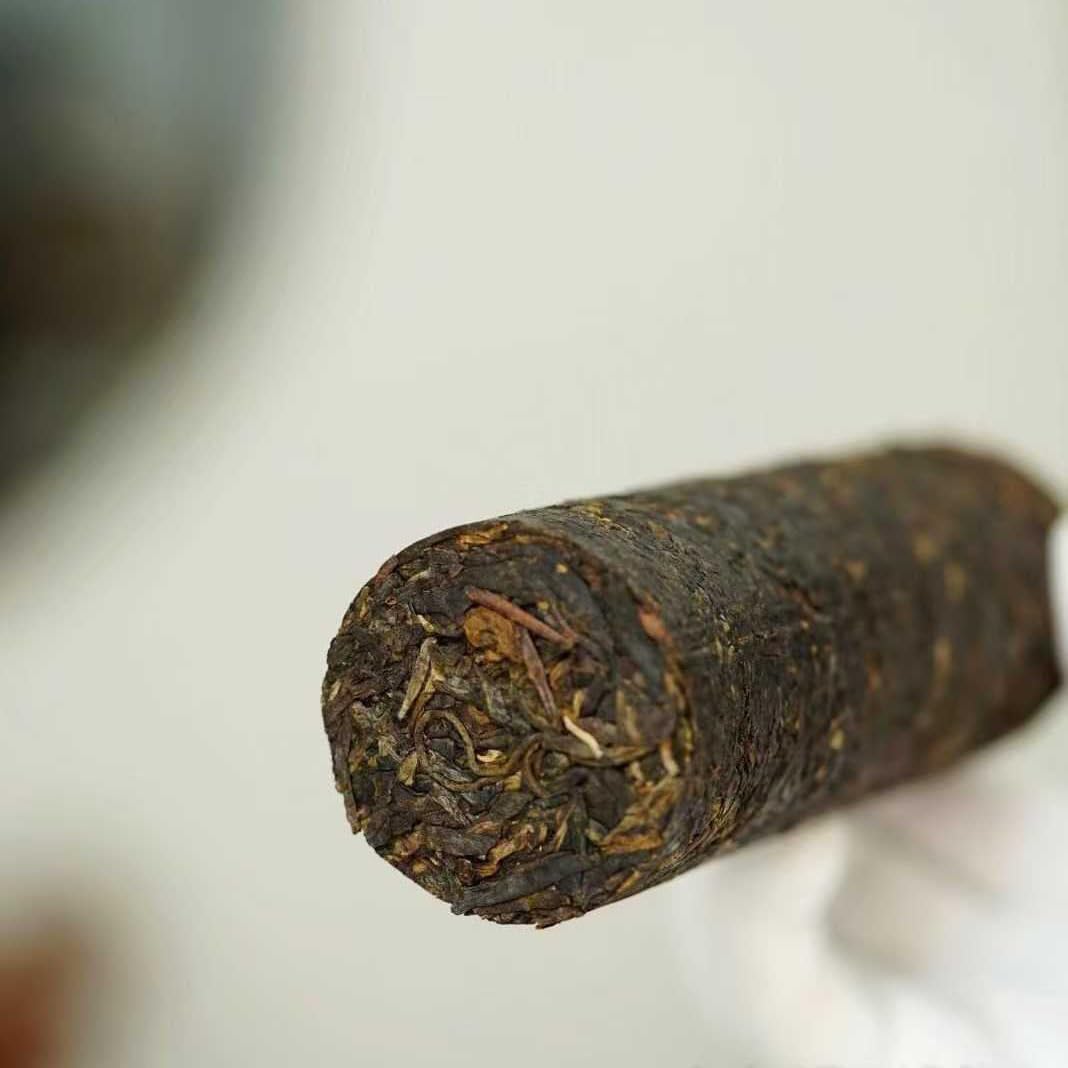 Zhang Yi 2006 Yiwu Luoshuidong Tè Pu-Erh Crudo (Sheng) Colonnina, 357g