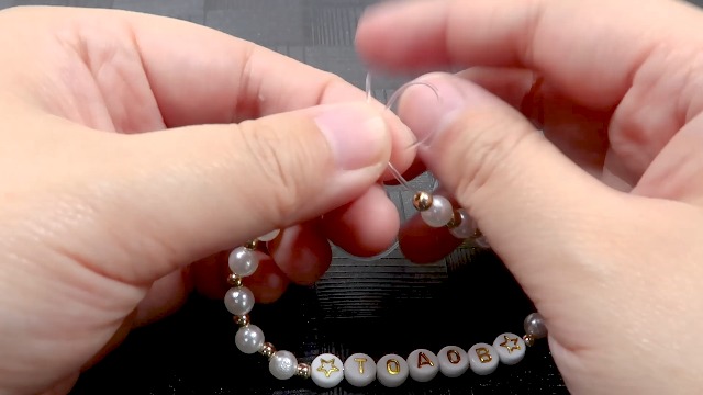 1400pcs 7 X 4mm Alphabet Perles En Acrylique Lettre Or