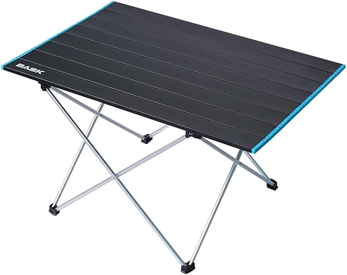 BASK Mesa Dobrável Portátil de Alumínio (40,5 x 40 x 56 cm), Ultraleve 1,7 kg, Suporta 20 kg, Compacta com Bolsa de Transporte para Camping, Praia, Churrasco, Preta com Bordas Azuis