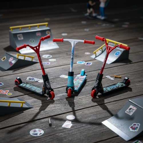 Xixieeu Mini Finger Scooter Set, 3 Stück, 2 Schwarz und 1 Blau, Trick Board Zubehör für Party Favors