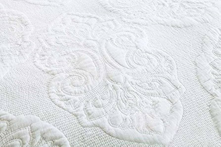 Amazon｜アンティーク風ベッドスプレッド/ホワイト北欧ベッドカバー