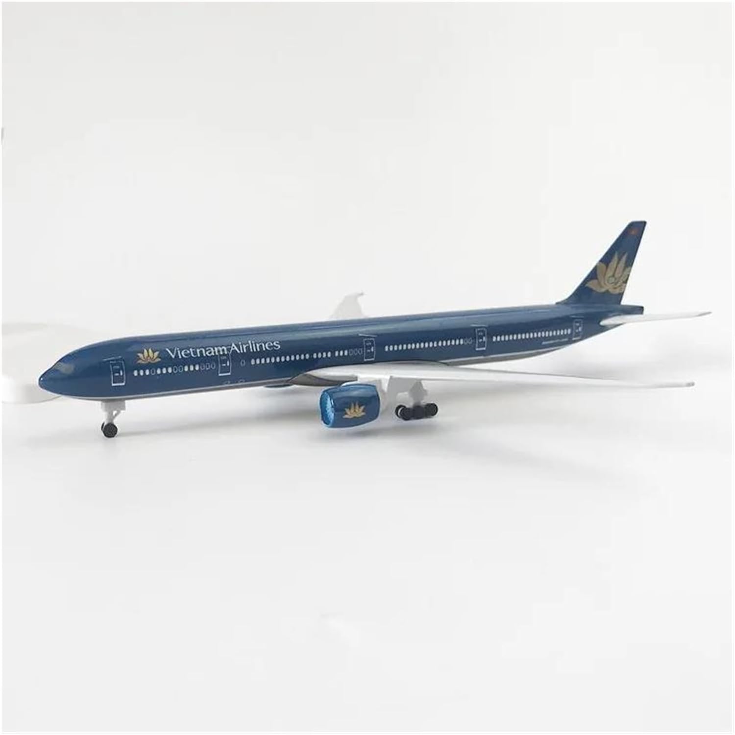 Miniature Scale 1:350 Vietnam Airlines Boeing 777 Aircraft Model, Metal Simulation Passenger Flying Toy Game Kits