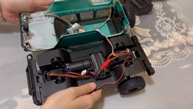Amazon.com: HLSFWDRIVE RC Rock Crawler 4x4 RC Jeep Truck 1/18