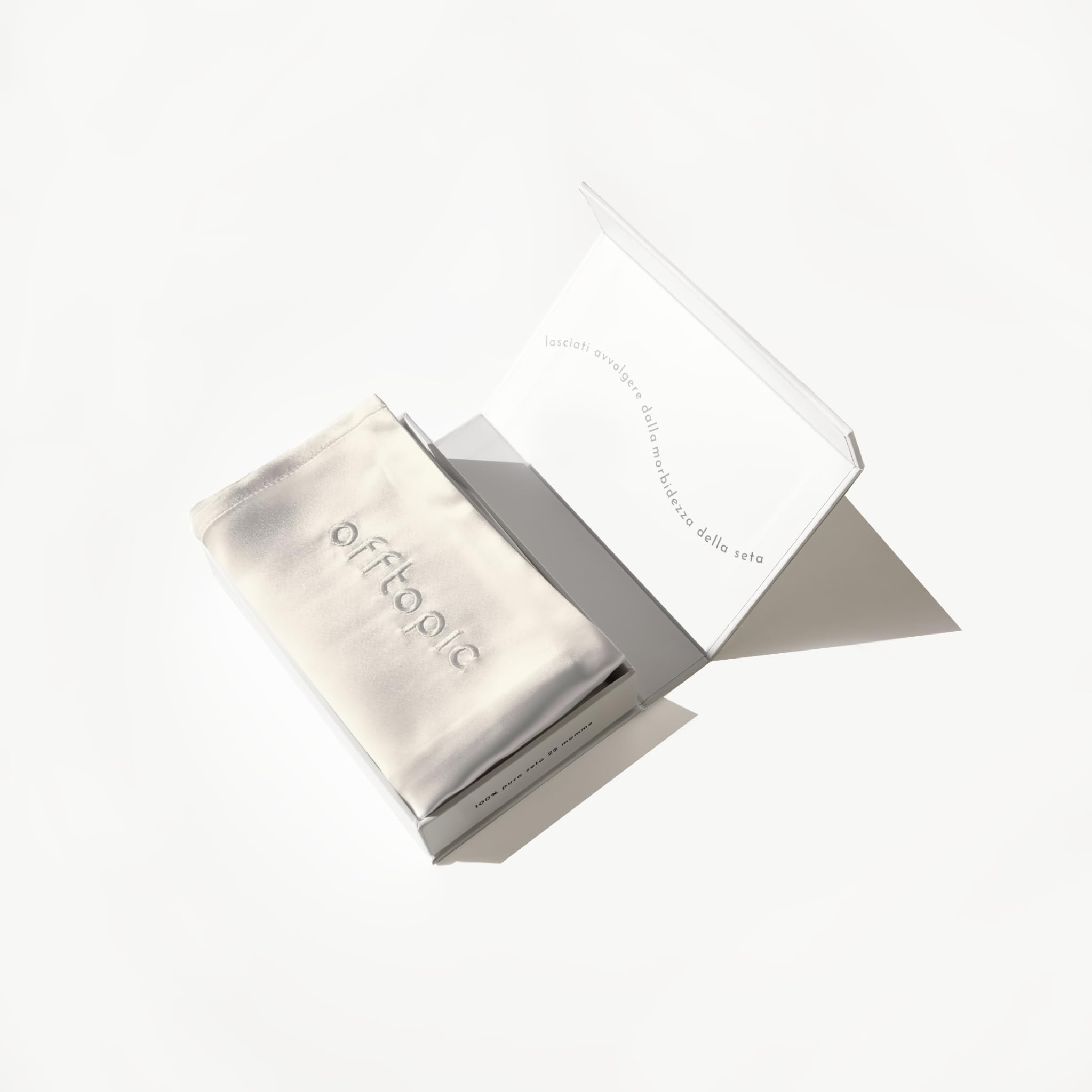 OFFTOPIC Federa 100% Seta Anticrespo e Antirughe, Federe in Seta 22 Momme Certificata OekoTex Antibatterica, Fodere Cuscini Letto Idea Regalo Perfetta, Chiusura Senza Zip 50x75 Bianca