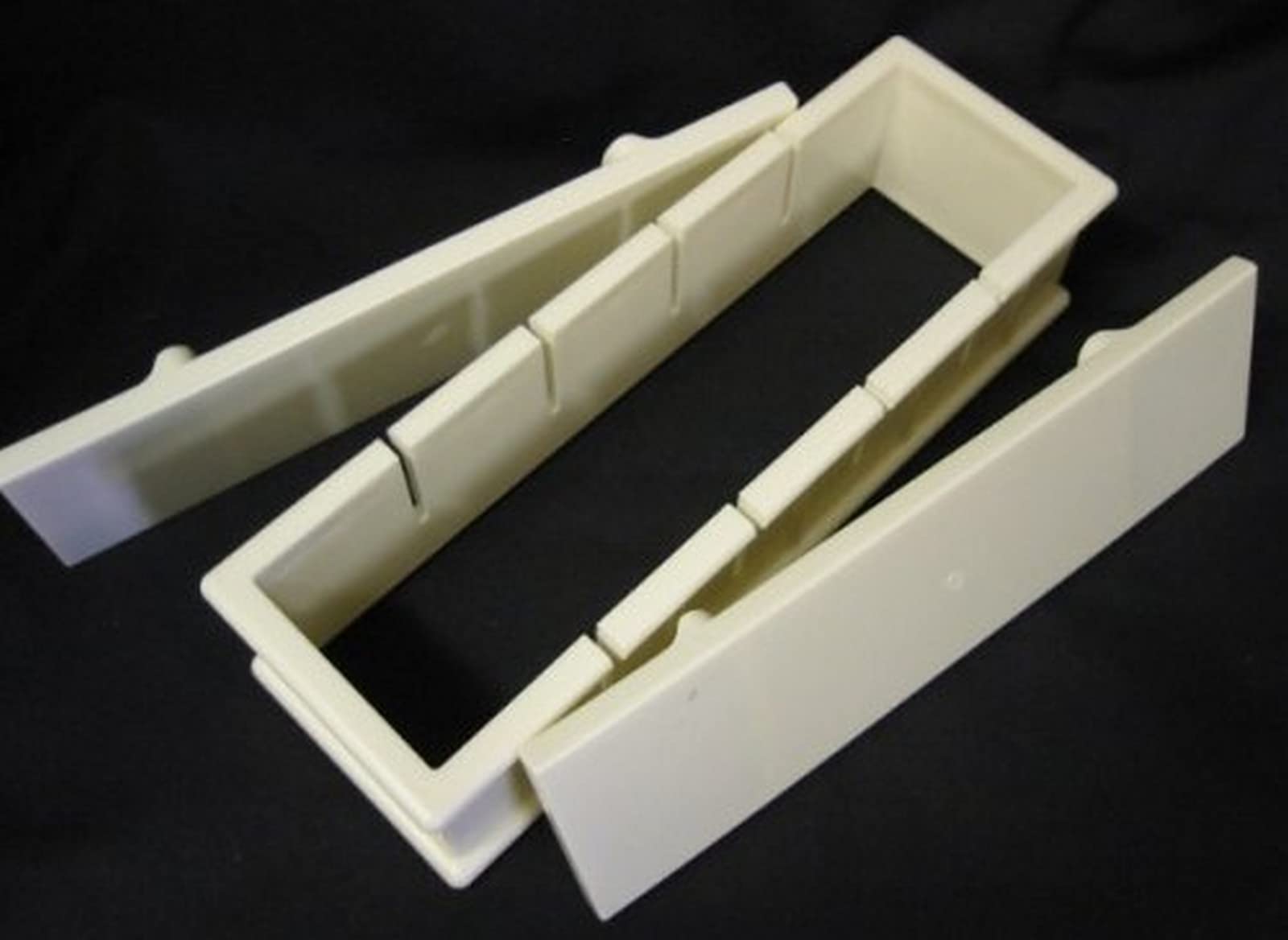 JapanBargain 3254 - Molde de prensa japonesa para sushi en caja, molde de bolas de arroz, prensa de plástico Oshizushihako, 5 cortes, fabricado en Japón, paquete de 10
