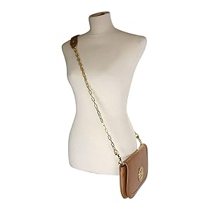 美品 Tory Burch レザー クラッチバッグ 茶 フラップ ロゴ金具 茶 Tory Burch 'Amanda' Logo Flap Clutch in Royal Tan: Handbags