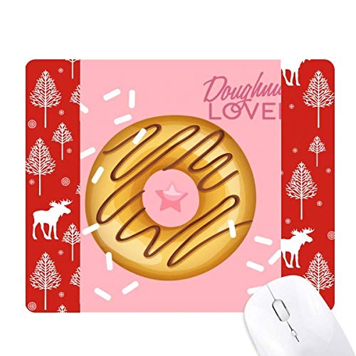 Souris de Noël sur son dessert beignet pour un hiver féerique
