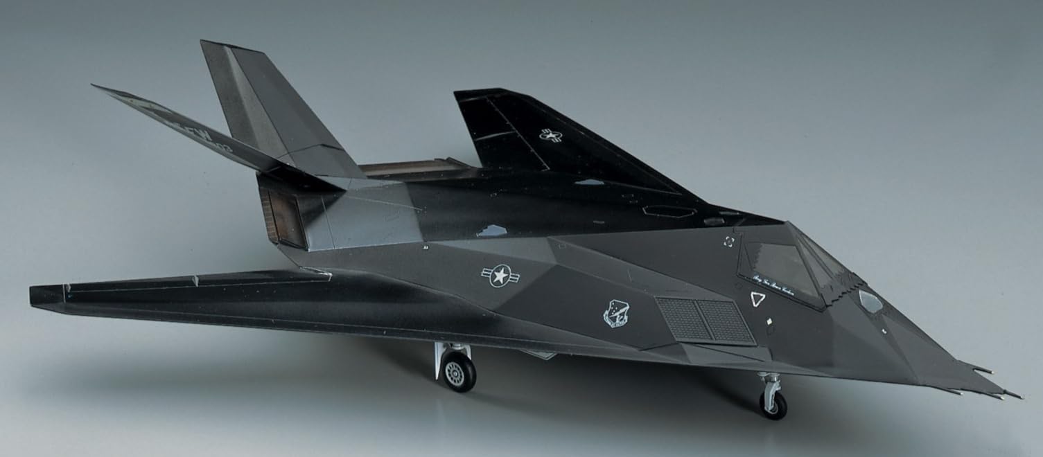 ハセガワ 1/72 アメリカ空軍 F-117A ナイトホーク プラモデル