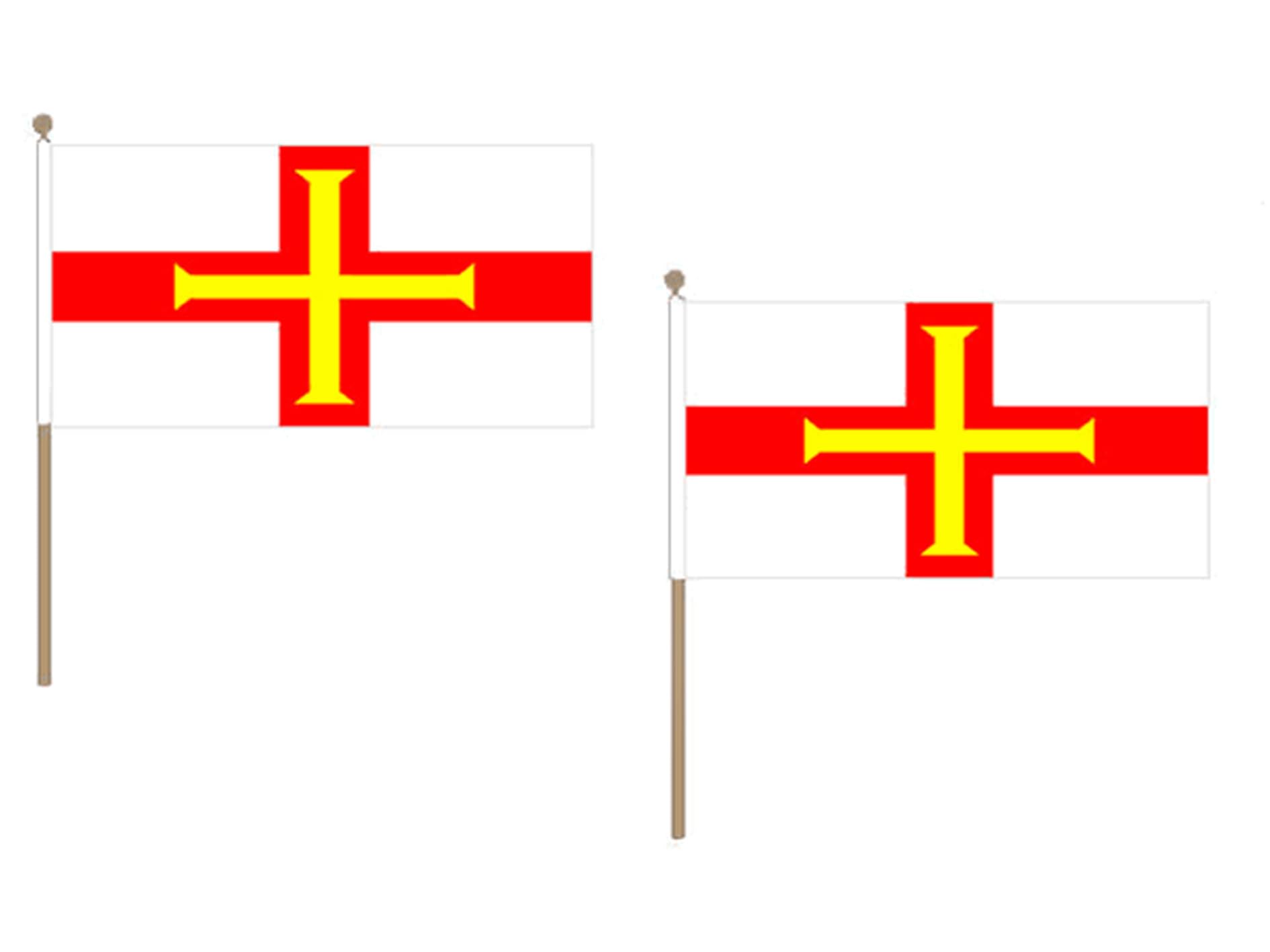 Drapeau Guernesey 45x30cm avec hampe en bois lot de 10 AZ FLAG
