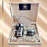 🎁 NUESTRO SET DE REGALO está envuelto con amor en cesta de madera (21,5cm x 16,5cm x 8cm), con papel ecológico y una cuerda de yute natural, creando una caja de regalo Premium. Por lo tanto, lo convierte en el regalo perfecto de ocasiones especiales. Un producto brillante en todas las categorías: regalos personalizados, regalos para hombres, mujeres, amigos y fiestas.