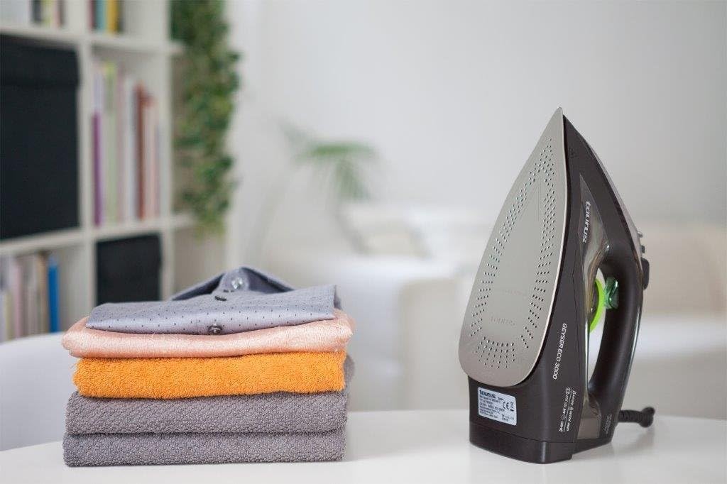 Taurus – Ferro da stiro a vapore Geyser Eco 3000,3000W,Colpo vapore 200 g/min,Punta di precisione,Regolazione vapore e temperatura,Piastra anodizzata ultra scorrevole,Nero