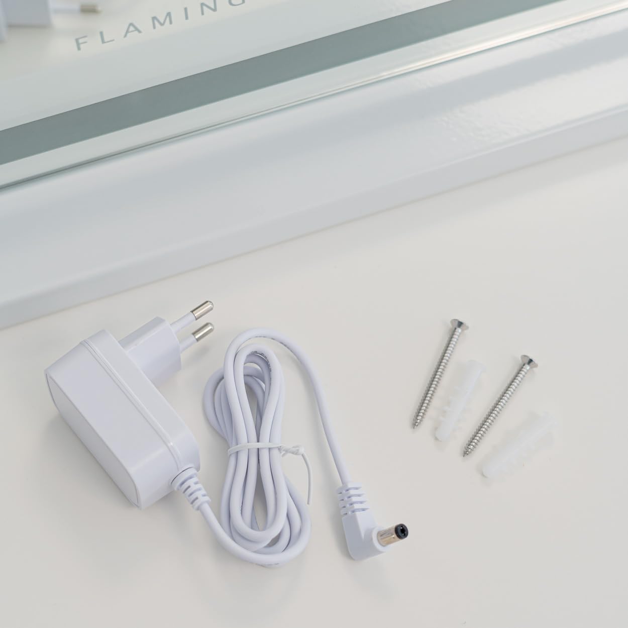 Flamingueo Specchio Trucco con Luci - Striscia LED - 3 Modi di Luce - Intensità Regolabile - Controllo Tattile - Vanity Mirror - Bianco - 58x12x43cm