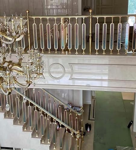 Barandillas de escalera doradas para el pasillo de tu casa o chalet 7