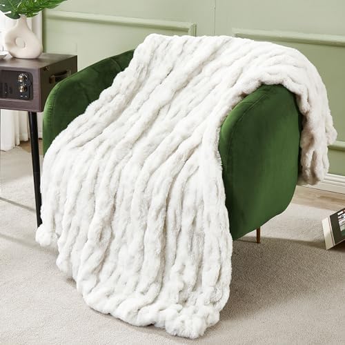 Luxury Faux Fur Oversized Throw Blanket with Plush Velvet