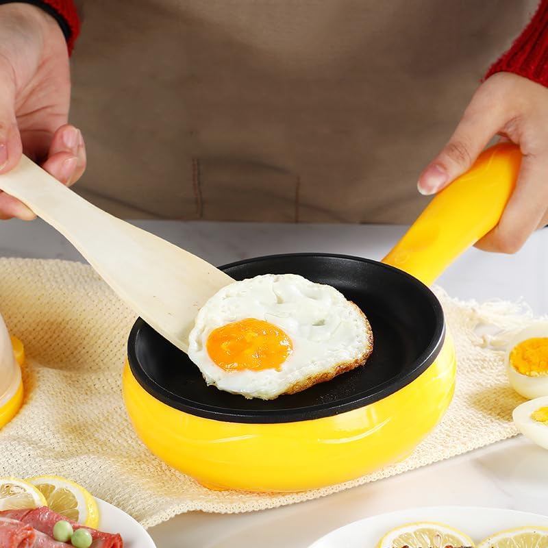 Frying an egg in the Jwthee Egg Cooker