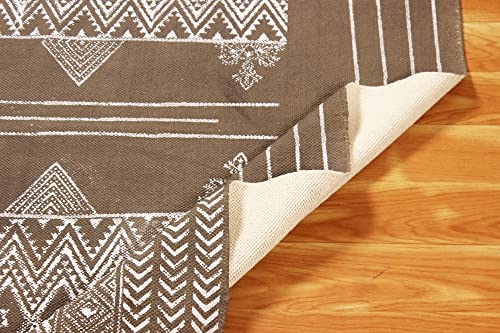 Tapis abstrait marron en coton imprimé pour créer un salon cocooning - 8