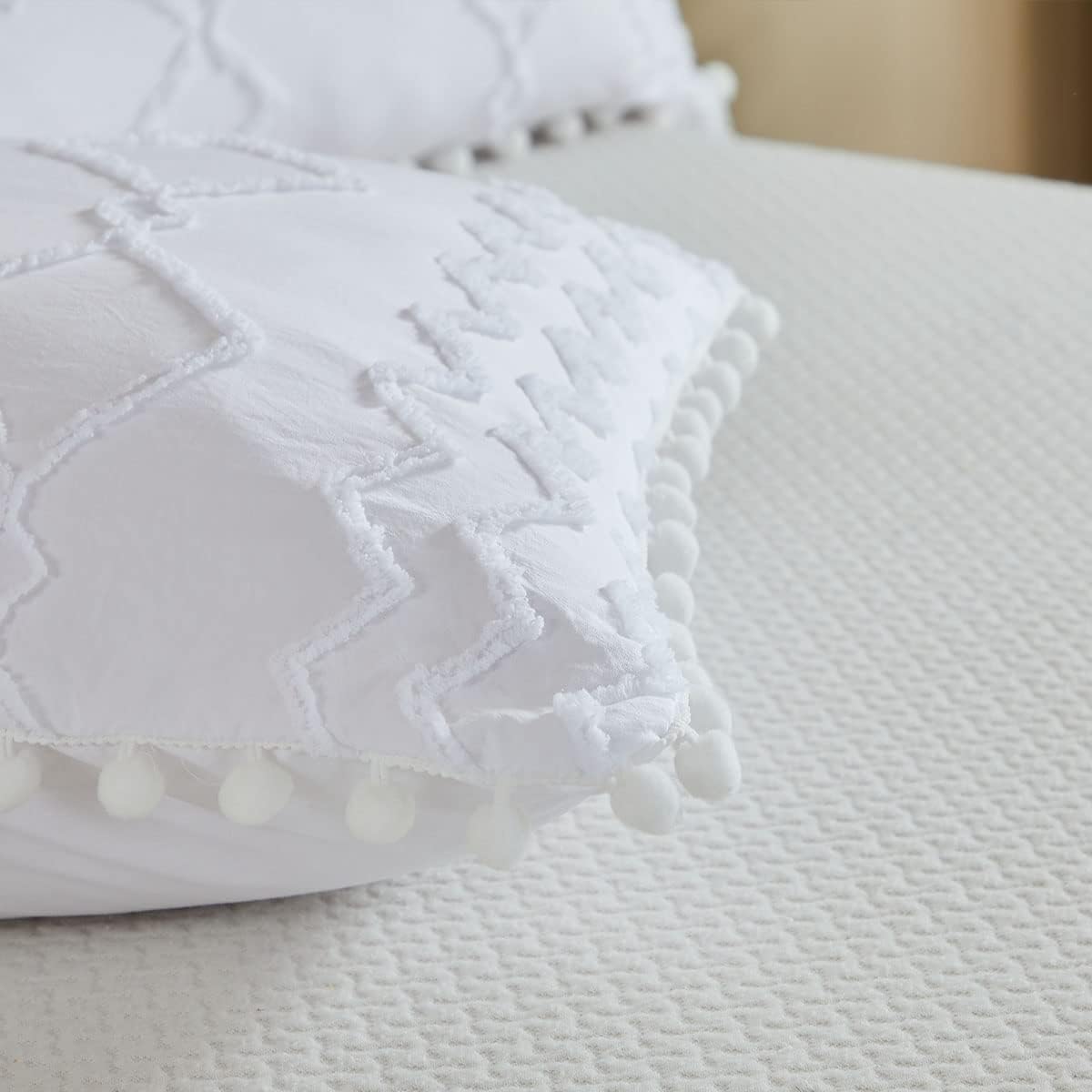 FADFAY Boho White Pom Pom Duvet Cover Set – Queen Size 3-Piece 100% Cotton Bedding, Soft Tufted Farmhouse Style with Zipper, Cozy & Reversible for All Seasons