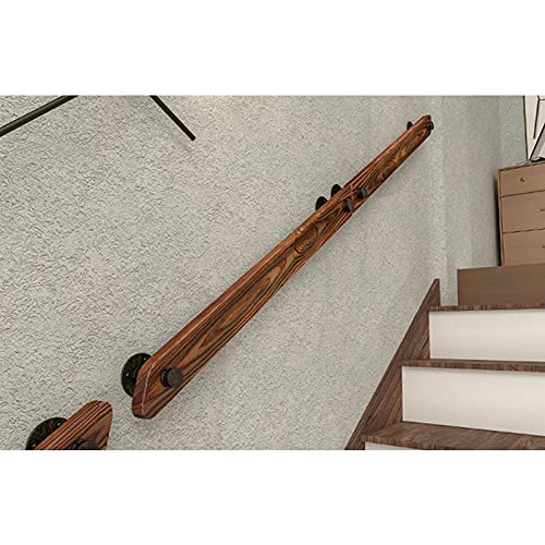 Escaliers intérieurs glissants : posez une rampe en bois stable