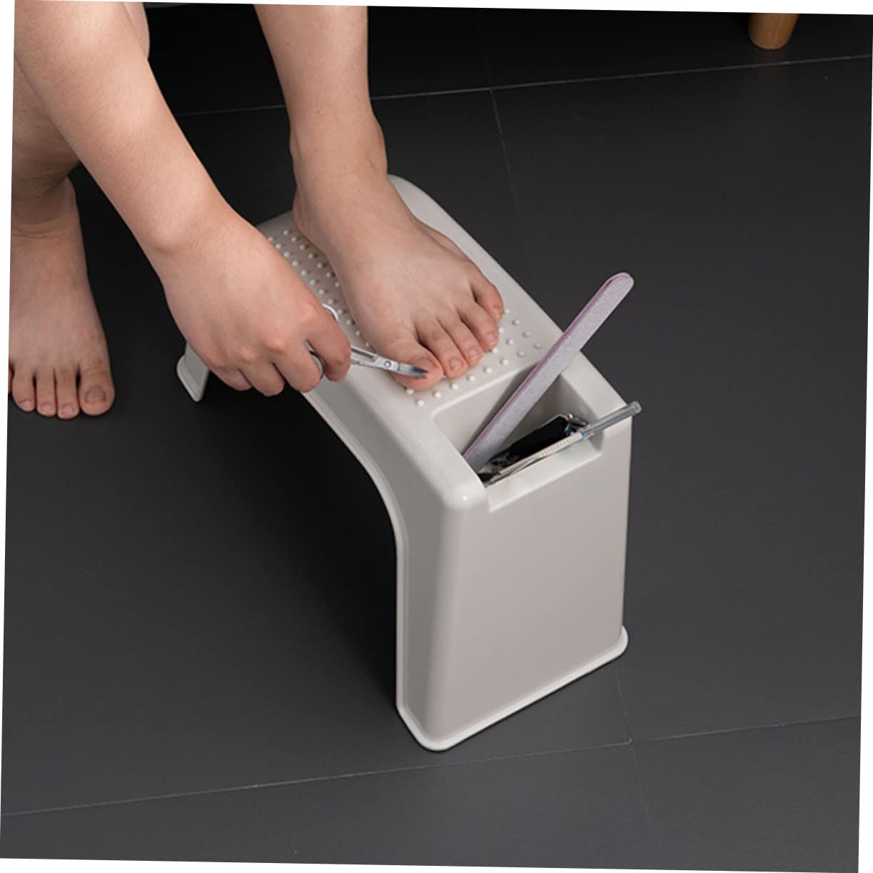 PLAFOPE Praktischer Duschhocker Bequemer Hocker mit Rutschfester Fußstütze aus Kunststoff und Halterung für Pediküre für Badezimmer und Heimgebrauch