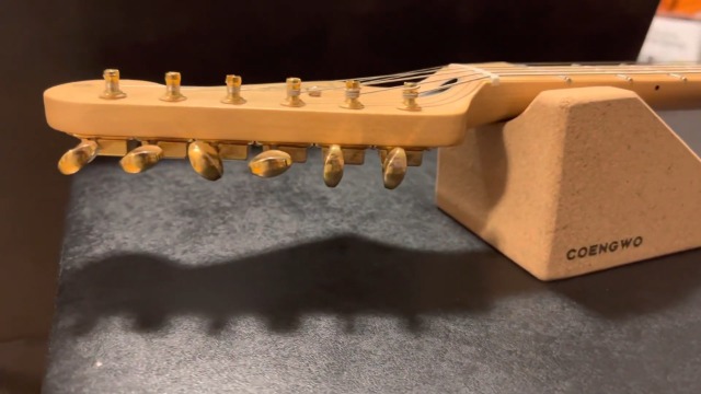 COENGWO Guitar Neck Rest, Guitar Neck Cradle Support Pillow String Instrument Luthier Cleaning Kit Tool for Guitar Workstation, Ukuleles, Violins, Banjos, Mandolins