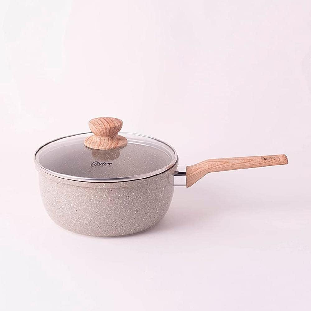 Imagem lateral da panela com fundo claro.