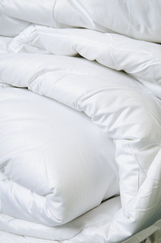 Luxurious 100% Soft Silky Microfibre Duvet/Quilt, 13.5 TOG Warm and Cosy Super Soft (King)