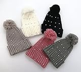 mit Bommel & Strasssteinen Fashion&Joy Strickmütze mit Strass in grau warme Damen Winter Mütze mit Bommel Wollmütze Strick Strasssteine Beanie Bommelmütze Typ387