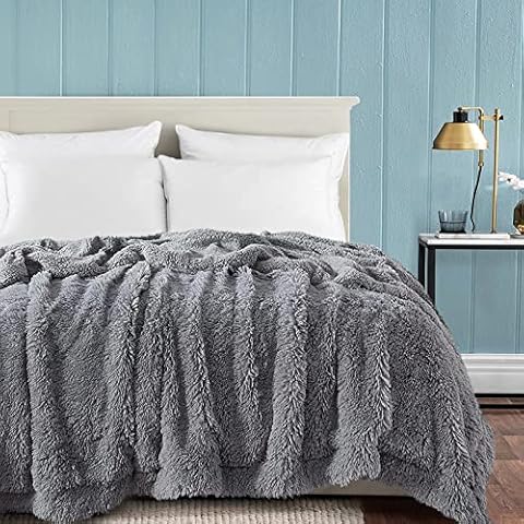 EASELAND Soft Faux Fur and Sherpa Shaggy Throw Blanket, Reversible Warm Thick Fleece Fuzzy Shag Throws, Luxury Furry Plush Fluffy Decorative Cozy Blankets for Couch Sofa Bed Chair (Light Grey,King) Cover