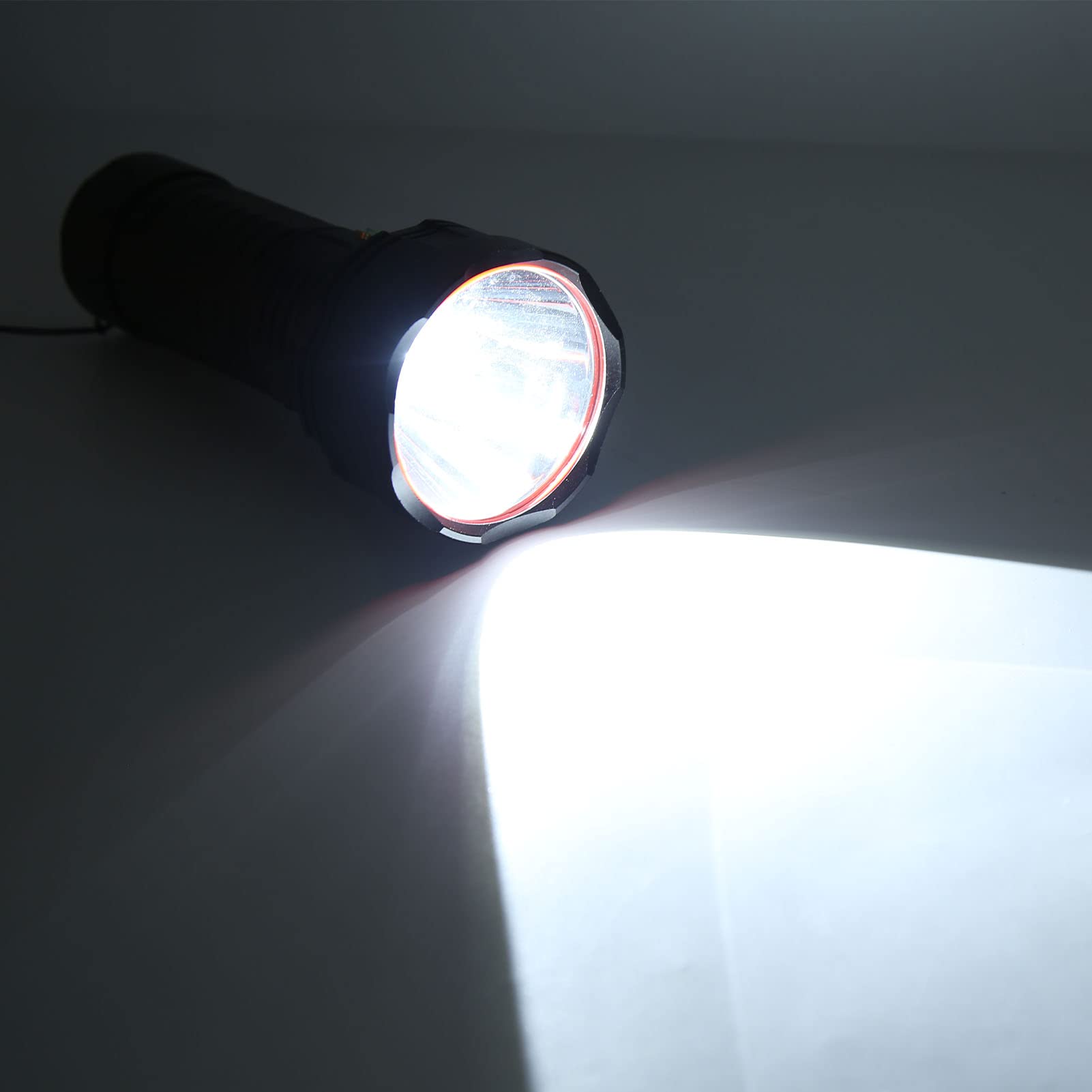 Latarka LED Super Jasna, Wodoodporna Latarka Z Możliwością ładowania Typu C, ładowanie Przez USB Z Przypomnieniem O Niskim Poziomie Naładowania Baterii, W Sytuacjach Awaryjnych Na Zewnątrz