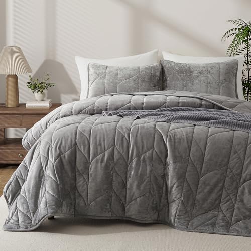 Oli Anderson Velvet Quilt Set King Size - Lightweight Bedspread Coverlet - Soft Velvet Comforter Set - Reversible Quilted Bedding Set for All Seasons