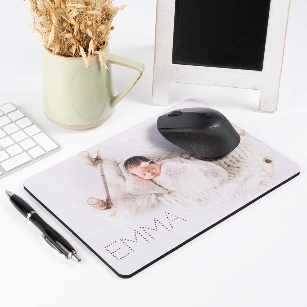 Tappetino per mouse personalizzato: aggiungi immagini, testo, logo o design artistico e crea il tuo tappetino per mouse personalizzato. Ogni tappetino per mouse personalizzato viene fornito in un