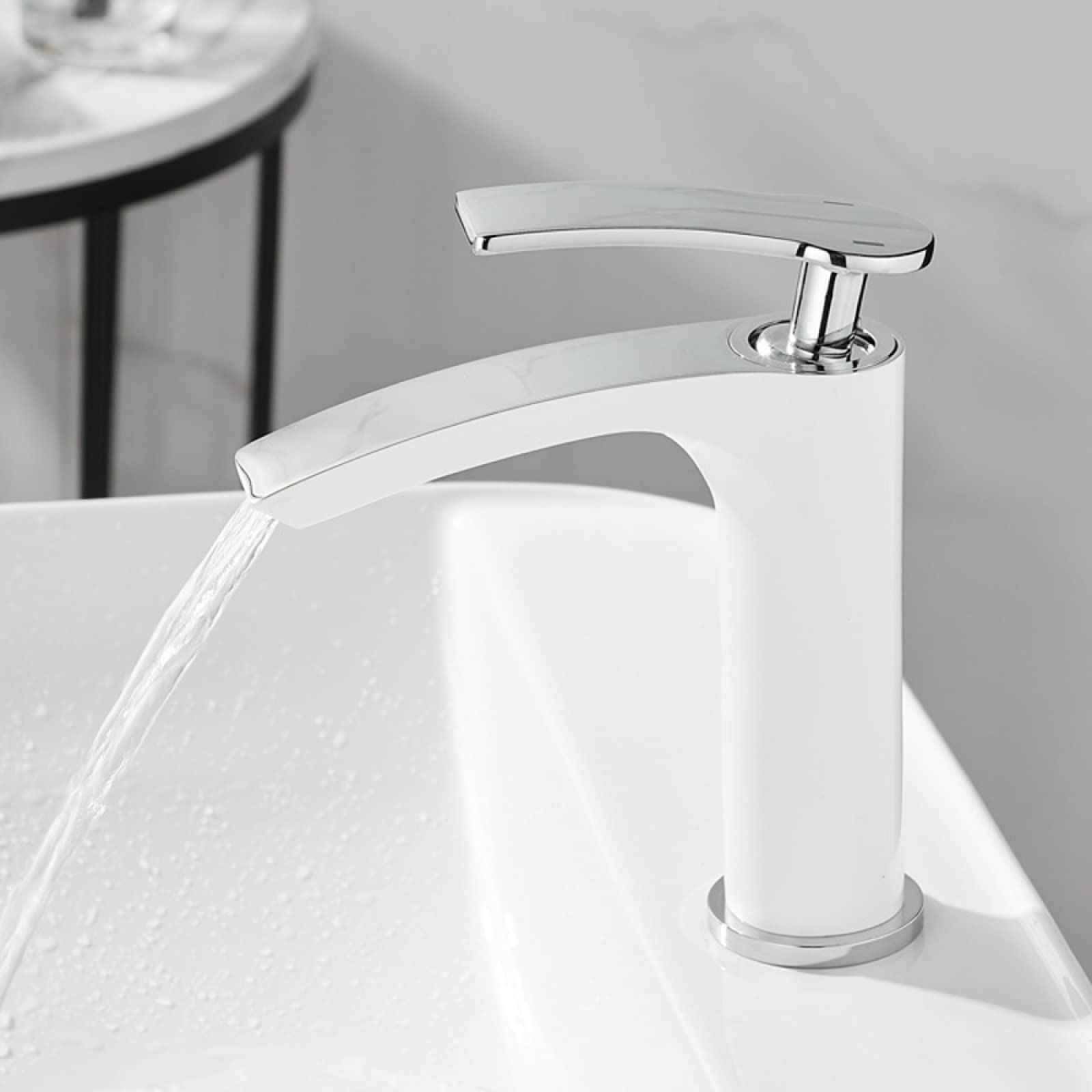 Robinet de salle de bain cascade en laiton mitigeur robuste blanc argent design premium