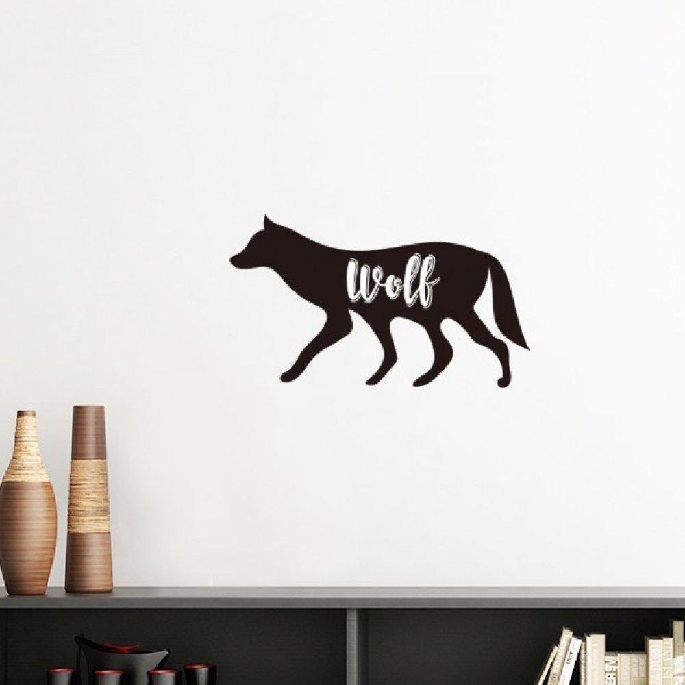 Sticker loup noir pour masquer une imperfection murale et décorer sans peindre