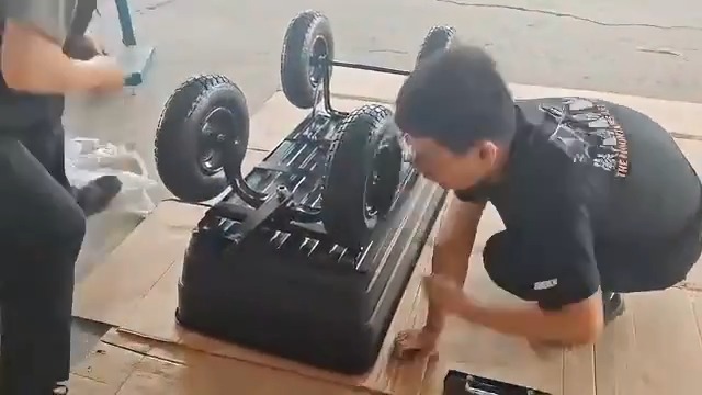 Carrito Volteo de Jardín Heavy-Duty de 4 pies cúbicos con Mango Giratorio 180° - Capacidad 600LB Todo Terreno para Jardín, Granja y Uso Exterior, Verde y Naranja miniatura 7