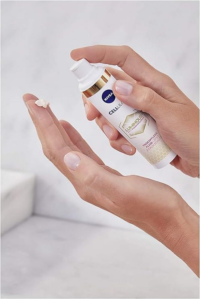 NIVEA Cellular Luminous 630® Day Care SPF 50 Anti-Stain (1 x 40 ml), Face Care Enriched with Hyaluronic Acid & Vitamin E - Image 4