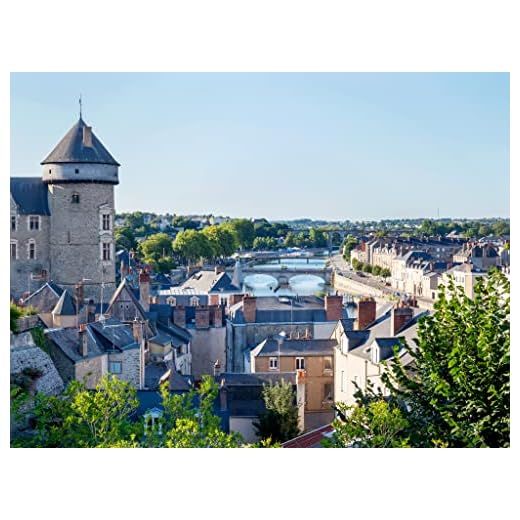 Lais poster vid floden Mayenne, staden Laval, Mayenne, Pays de Loire, Frankrike A2