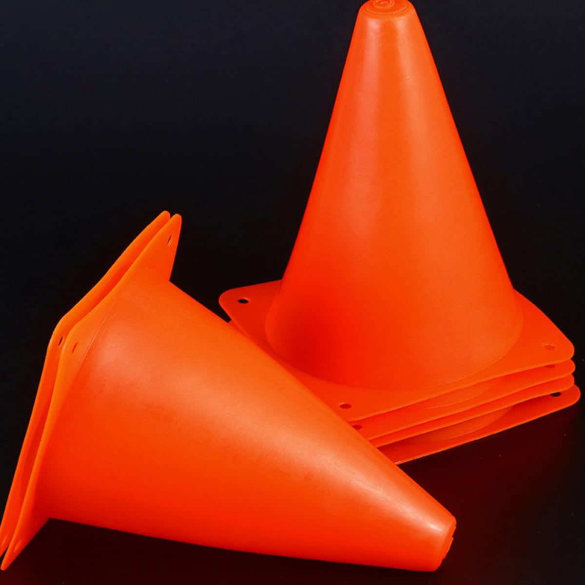 Toyvian 16 Piezas Conos de Plástico Apilables para Entrenamiento Deportivo de Fútbol y Patinaje sobre Ruedas, Accesorios Resistentes y Duraderos para Práctica y Ejercicios
