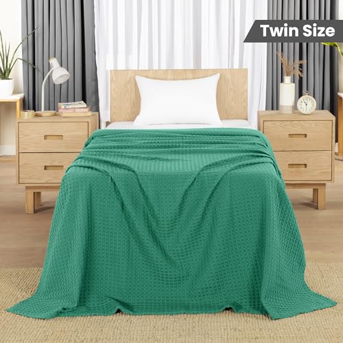 Image of Utopia Bedding 100% Cotton Waffle Weave Blanket Twin Size for Couch Sofa Bed - Lightweight, Breathable Summer Blankets Soft and Cozy, Gifts for Women Home Room Decor (Emerald Green, 90x72 Inch)