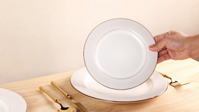 Amazon.com | GBHOME Ceramic Dinnerware Sets,18 pcs Embossed