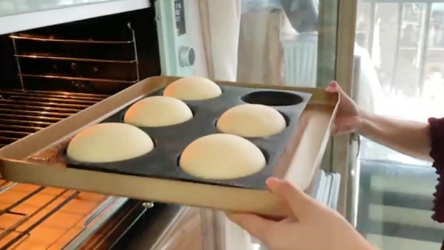 Baker Boutique Hamburger Bun Pan, Mesh Silicone Hamburger Bun Mold, Non Stick Baking Pan for Making Buns, Great Perforated Bakery Molds for Gluten Free Buns(8 loaf, 17.1X12.2X0.59 inch)